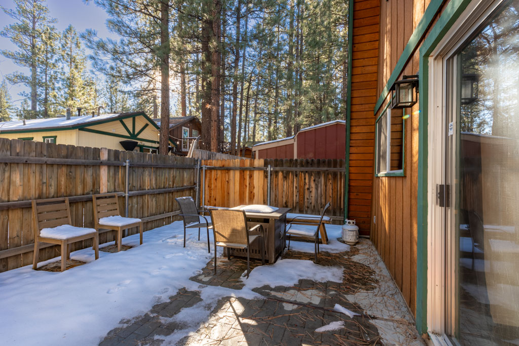 The Bear Mountain Hangout | 914 Robinhood Blvd, Big Bear, CA 92314, USA | Phone: (951) 378-4806