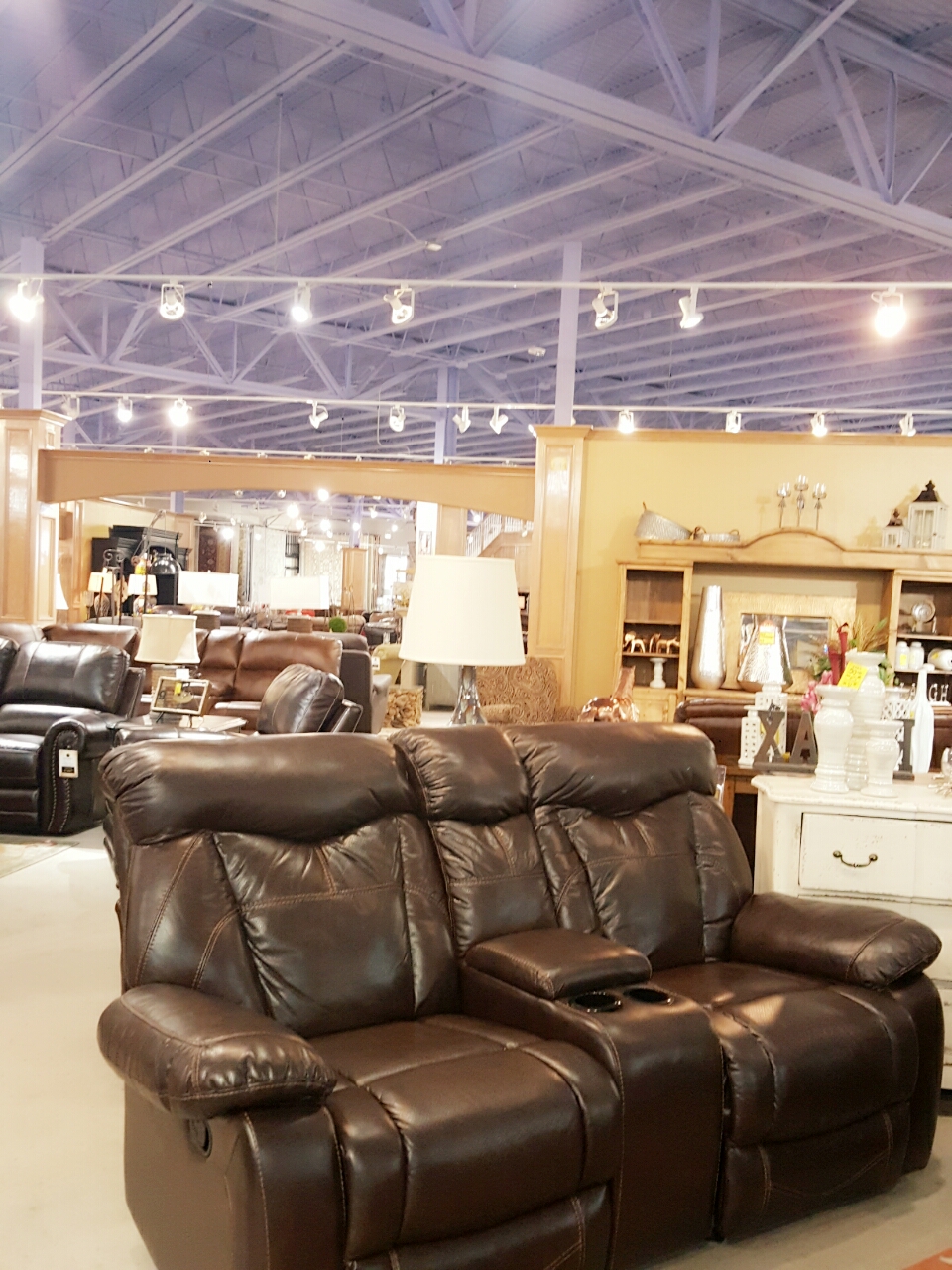 Galleria Furniture | 3700 W I 40 Service Rd, Oklahoma City, OK 73108, USA | Phone: (405) 942-9222