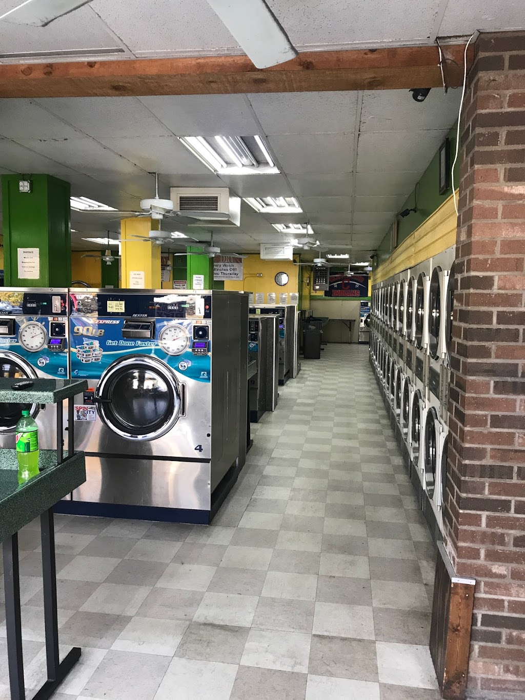 Spin City Laundromat | 2376 East Ave, Akron, OH 44314, USA | Phone: (330) 753-9471