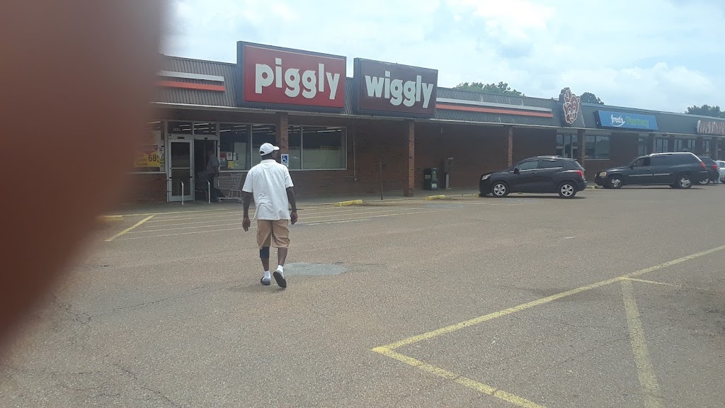 Piggly Wiggly | 1084 US-61, Tunica, MS 38676, USA | Phone: (662) 363-3170