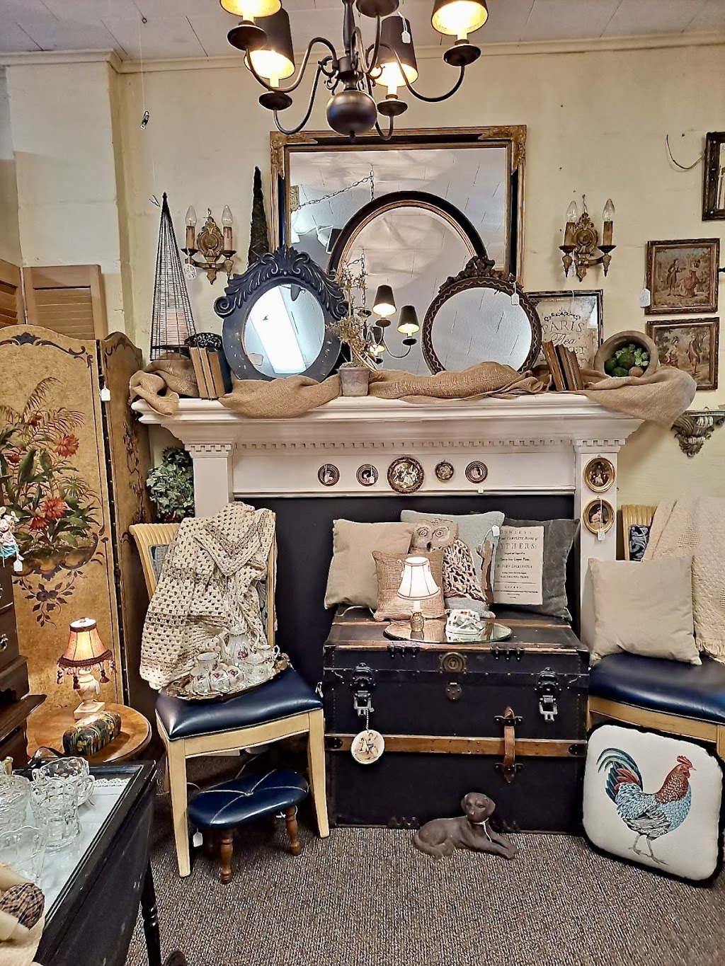 Pollyannas Antiques | 287 North Ave, Mt Clemens, MI 48043, USA | Phone: (586) 231-5474