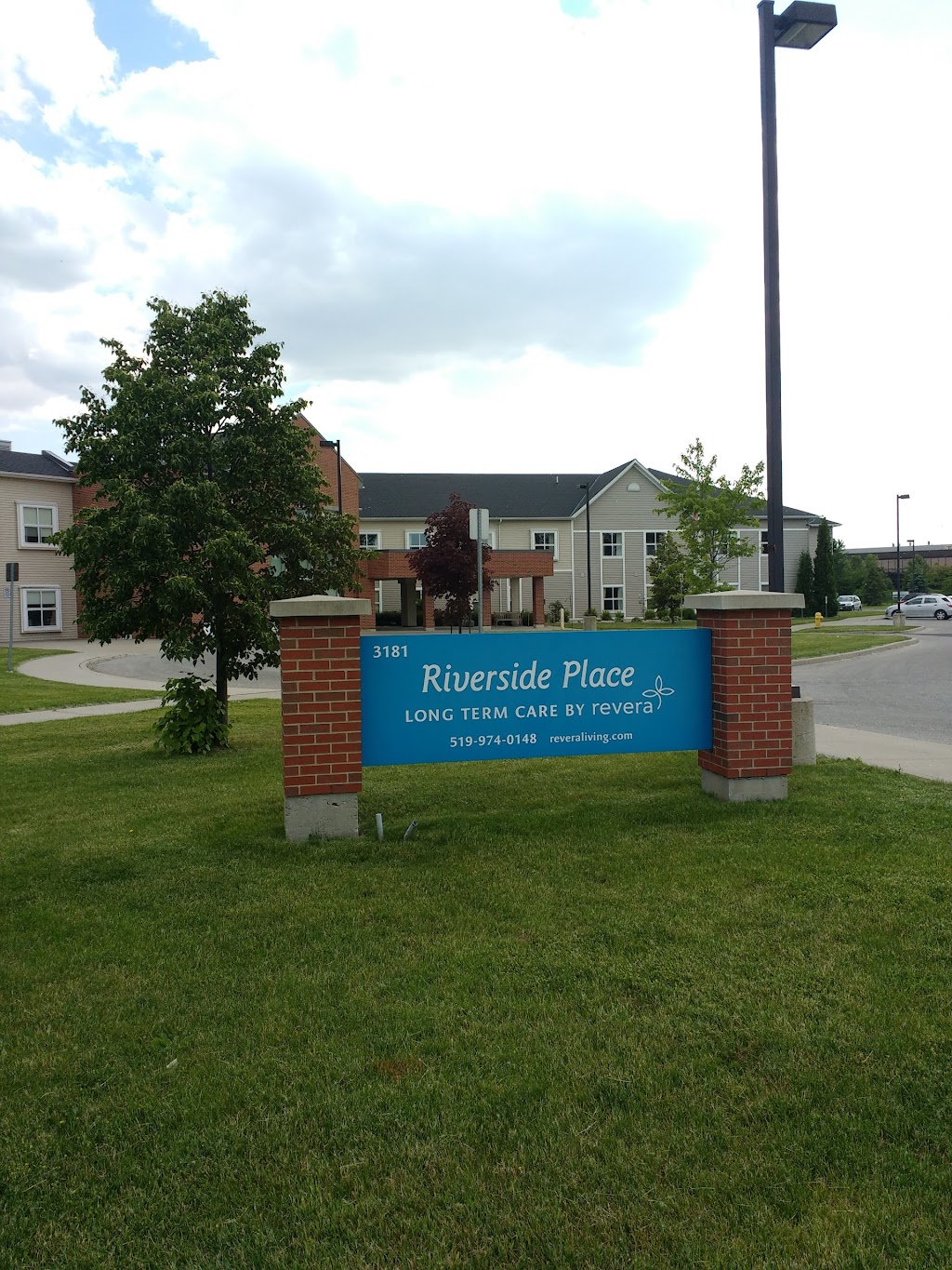 Revera Riverside Place Long Term Care Home | 3181 Meadowbrook Ln, Windsor, ON N8T 0A4, Canada | Phone: (519) 974-0148