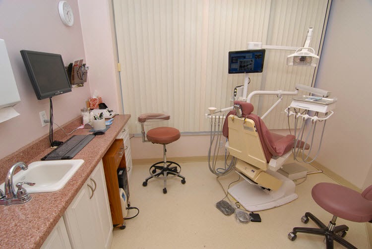 Whittier Square Dentistry - Dentist In Whittier | 13215 Penn St #200, Whittier, CA 90602, USA | Phone: (562) 696-2862