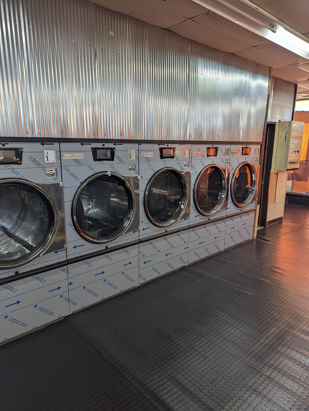 Light Load Laundry | 2110 Plum Grove Rd, Rolling Meadows, IL 60008, USA | Phone: (224) 788-7355