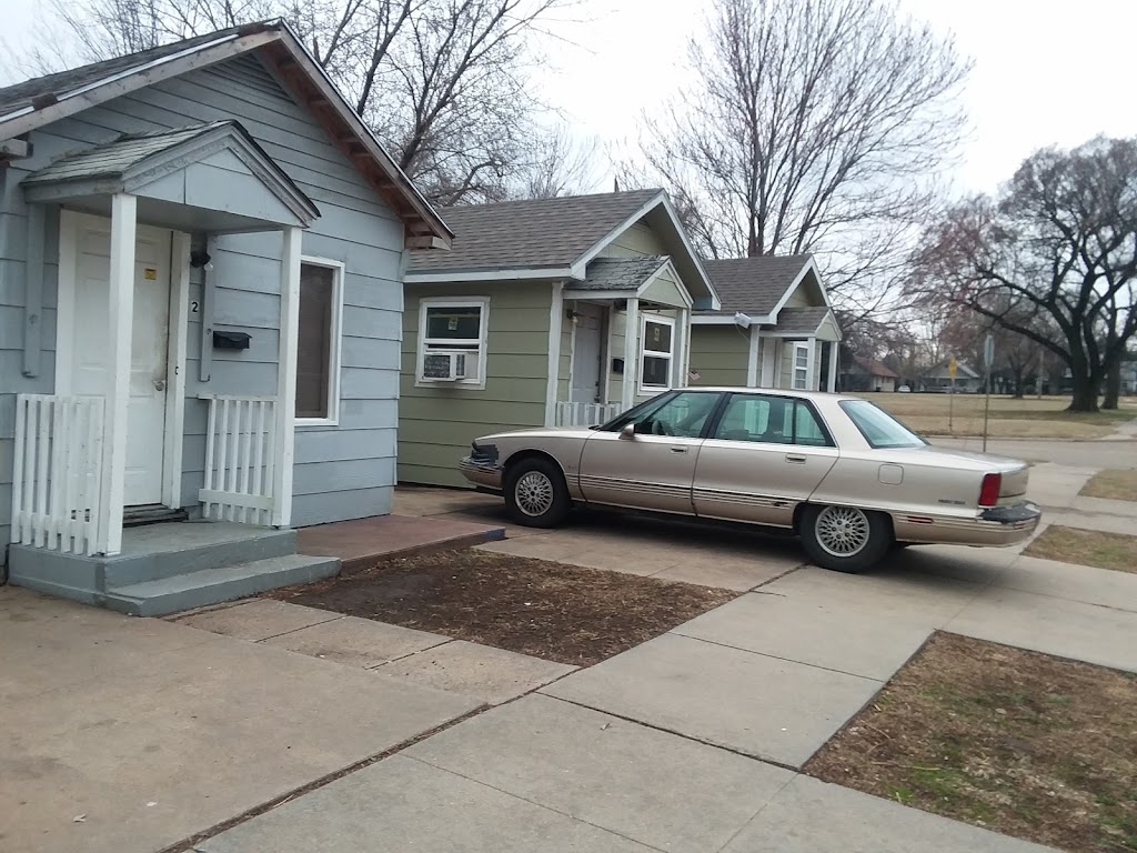 Country Cottage Square | 115 W Kansas Ave, El Dorado, KS 67042, USA | Phone: (316) 321-5313