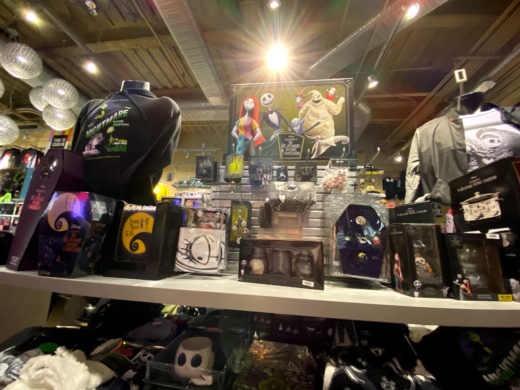 Hot Topic | 1000 Universal Hollywood Dr, Universal City, CA 91608 | Phone: (818) 762-5633