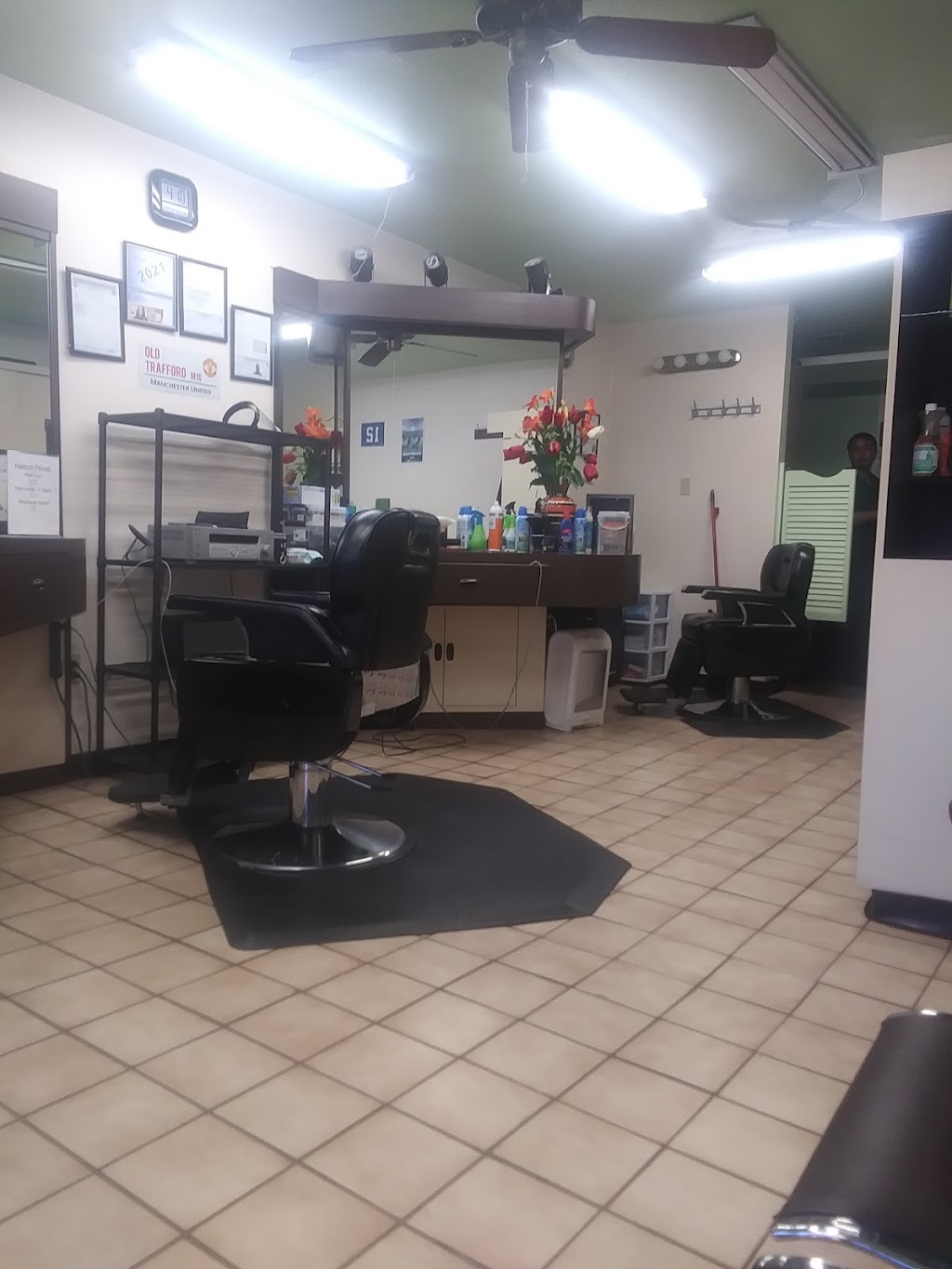 Unique Barber Shop | 323 N 105th St B, Seattle, WA 98133, USA | Phone: (206) 427-8965