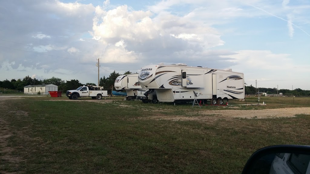 Lil Bit Country RV Park | 139 Hcr 2415 N, Hillsboro, TX 76645, USA | Phone: (254) 582-5688