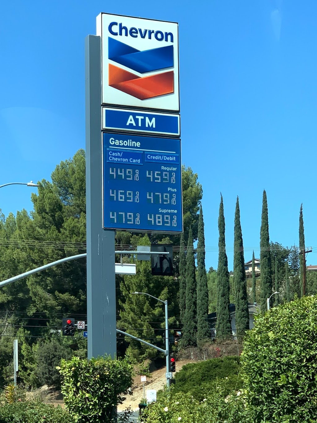 Chevron | 24336 Victory Blvd, Woodland Hills, CA 91367, USA | Phone: (818) 883-2540