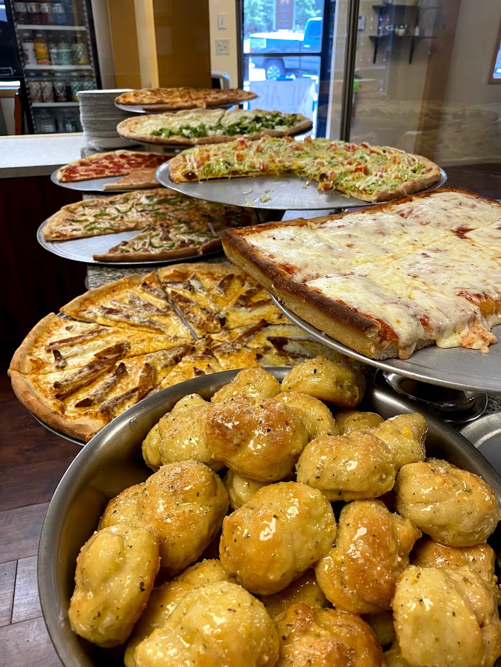 Geo’s Pizza | 1306 NJ-33, Farmingdale, NJ 07727 | Phone: (732) 256-4653