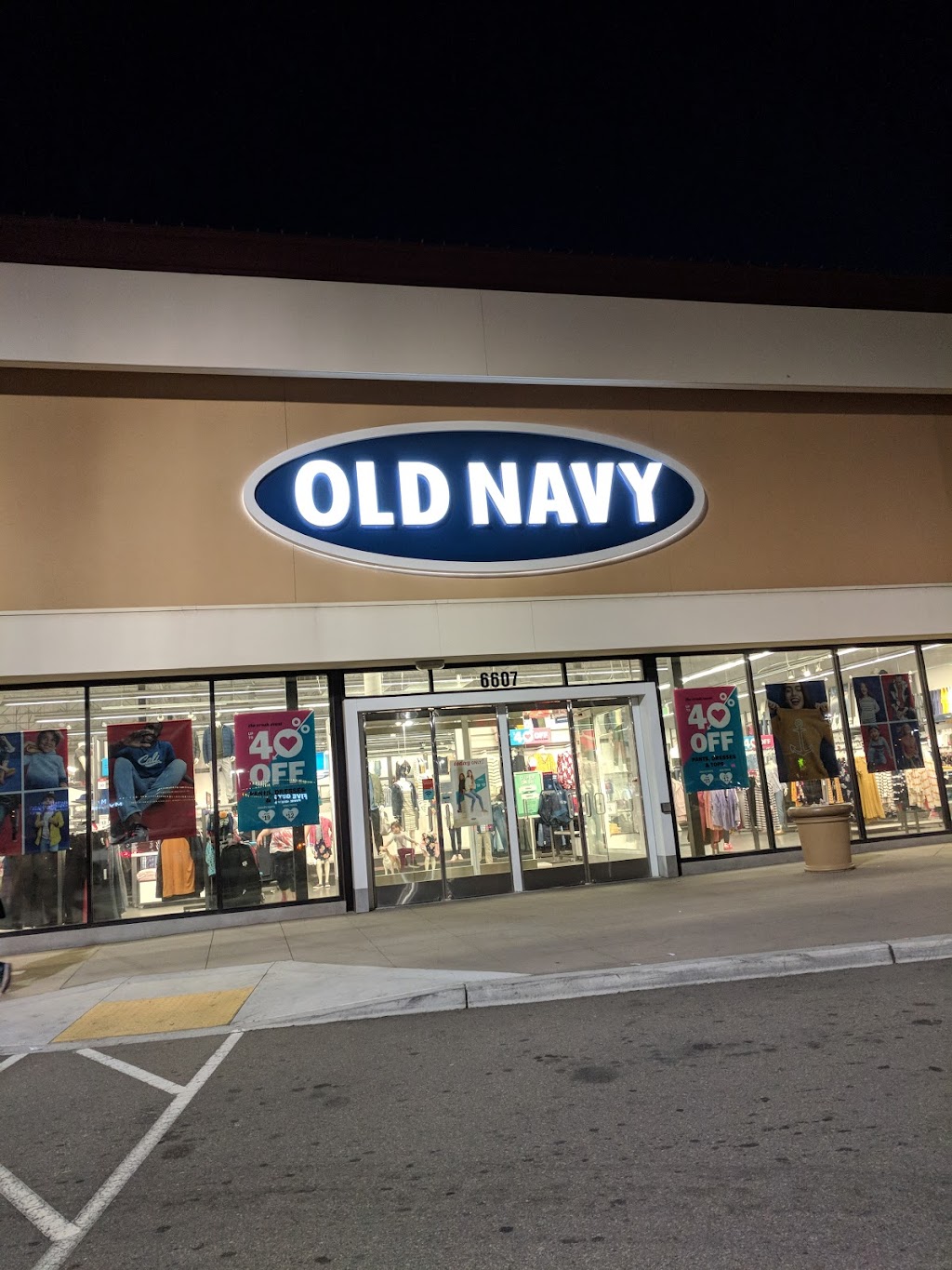 Old Navy | 6607 N Riverside Dr, Fresno, CA 93722, USA | Phone: (559) 890-8160