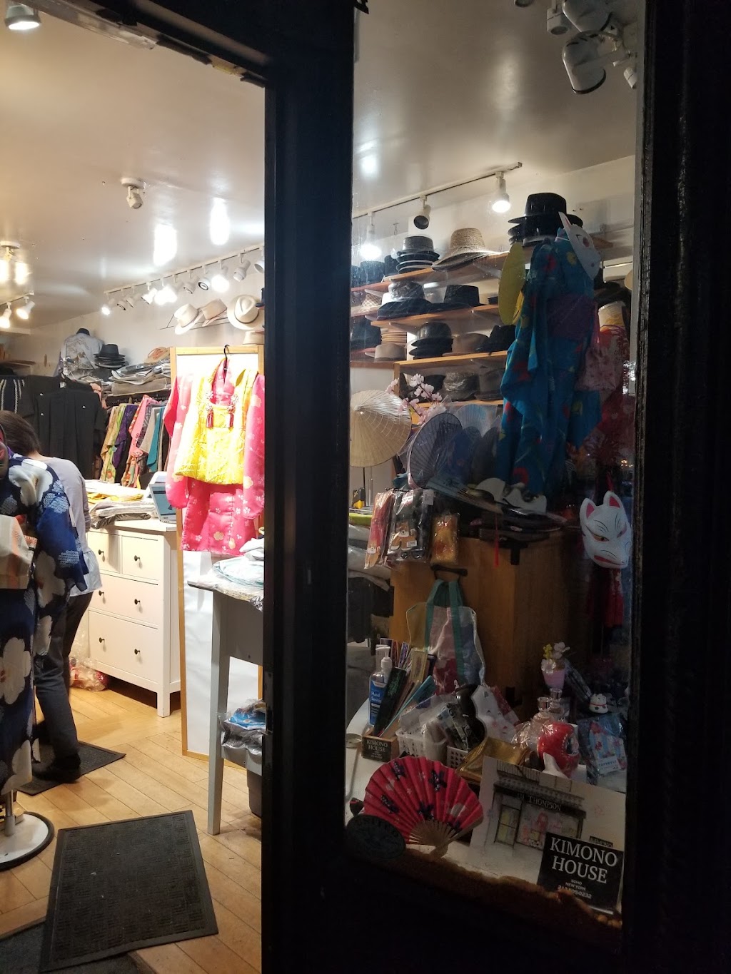Kimono House | 131 Thompson Street Front B, New York, NY 10012, USA | Phone: (212) 505-0232