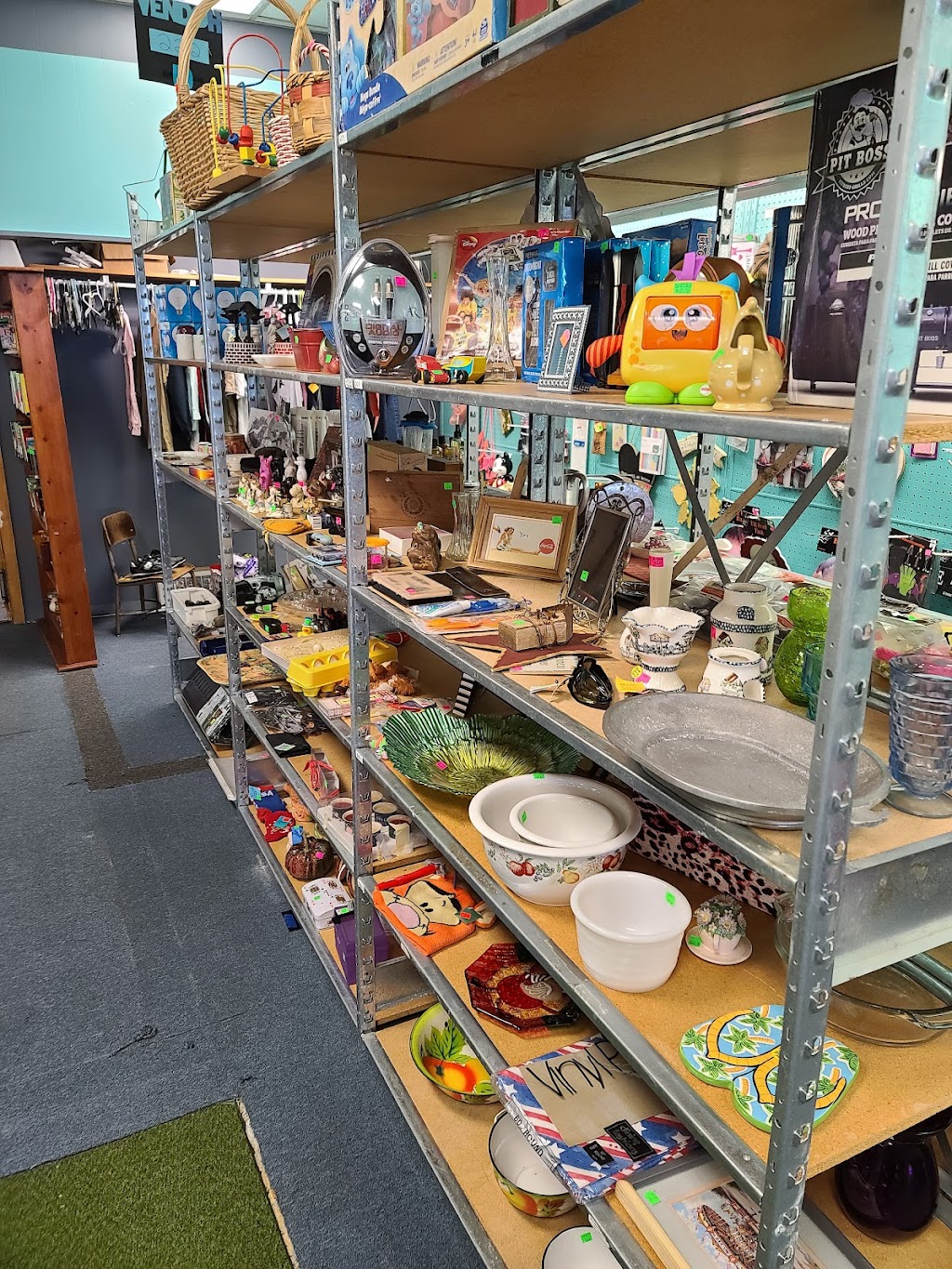 Upscale Vendor Mart (Flea Market) | 1030 E Main St, Gas City, IN 46933, USA | Phone: (765) 573-4498