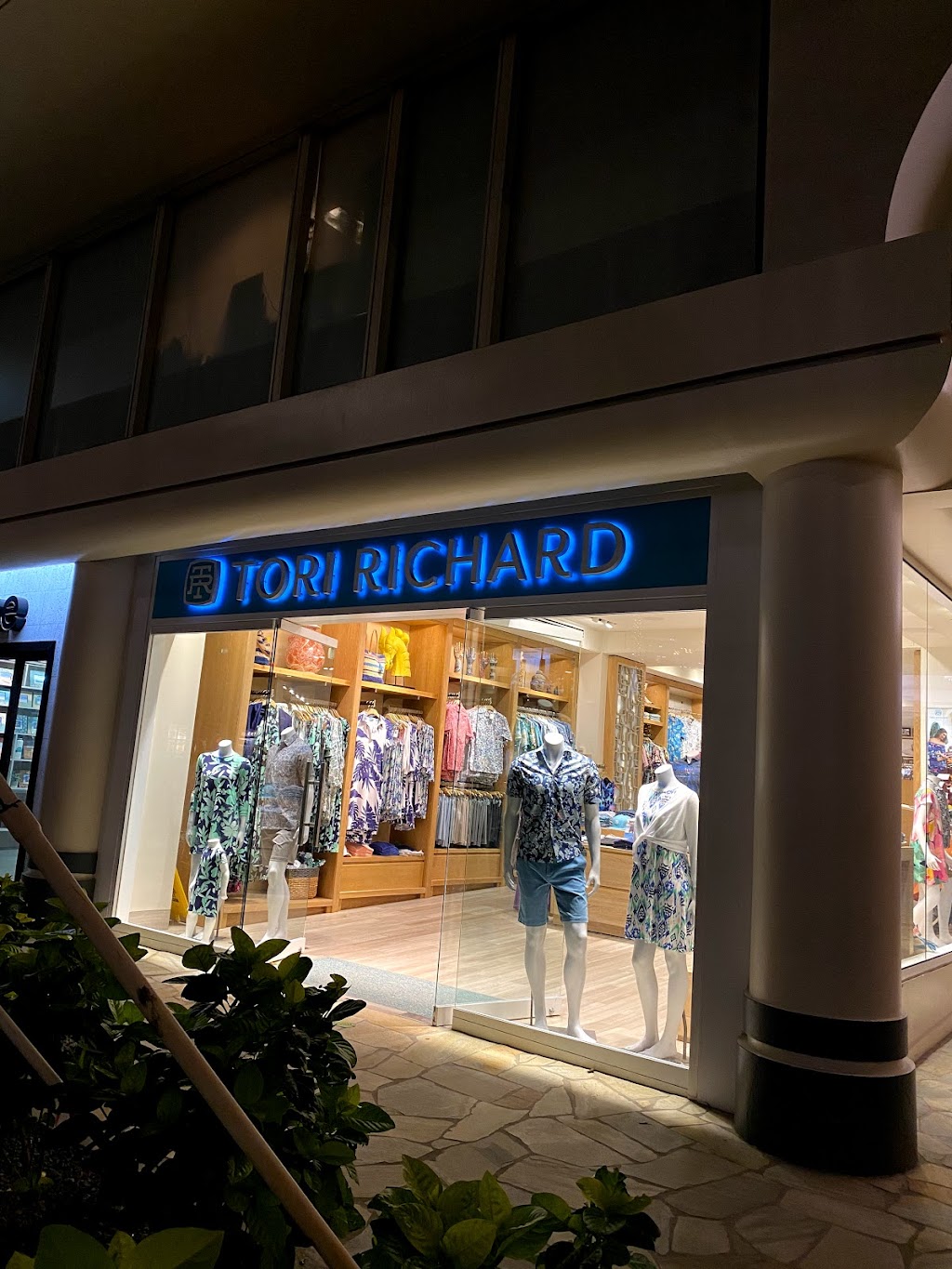 Tori Richard, Royal Hawaiian Hotel | 2259 Kalakaua Ave # 2515, Honolulu, HI 96815, USA | Phone: (808) 921-2702