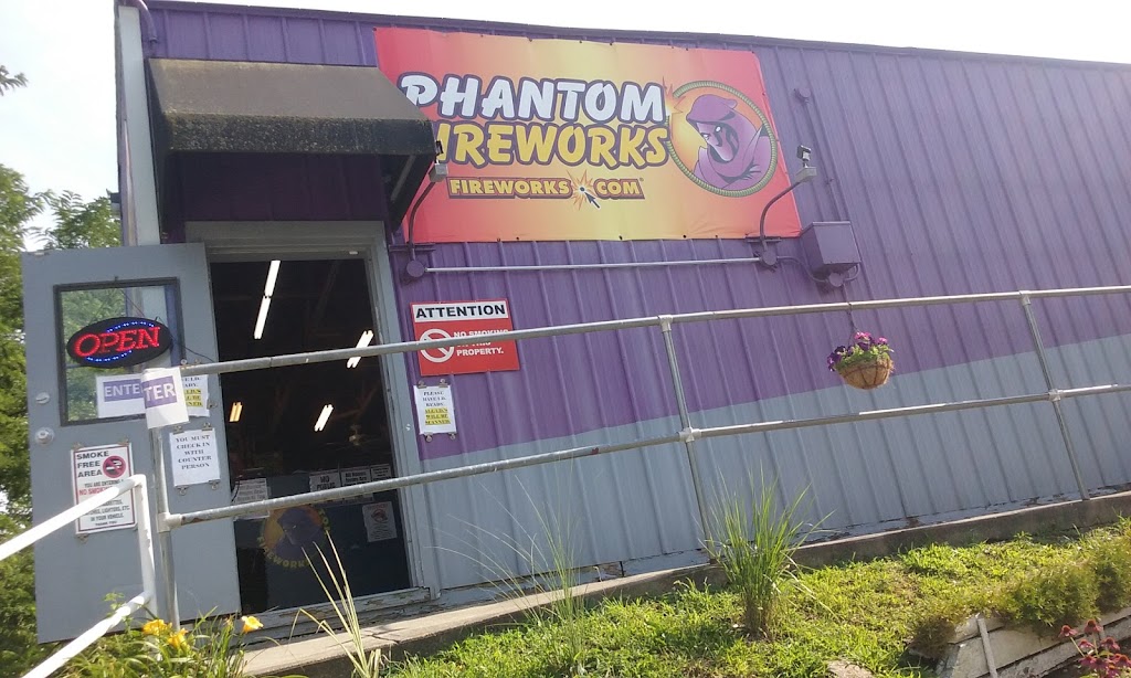 Phantom Fireworks of Lawrenceburg | 1670 US-50, Lawrenceburg, IN 47025, USA | Phone: (812) 537-4005