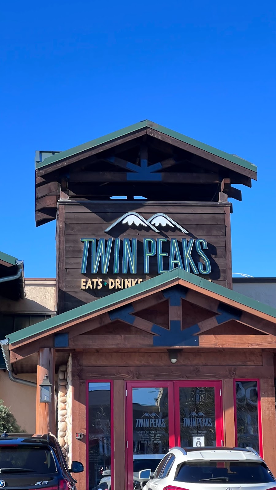 Twin Peaks | 4330 Creekside Ave, Hoover, AL 35244, USA | Phone: (205) 203-9461