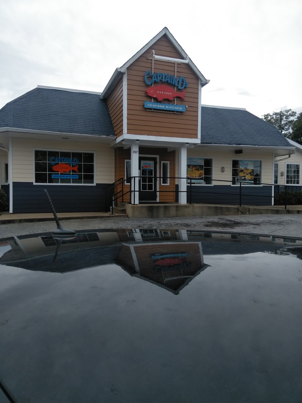 Captain Ds | 707 E Innes St, Salisbury, NC 28144, USA | Phone: (704) 637-7929