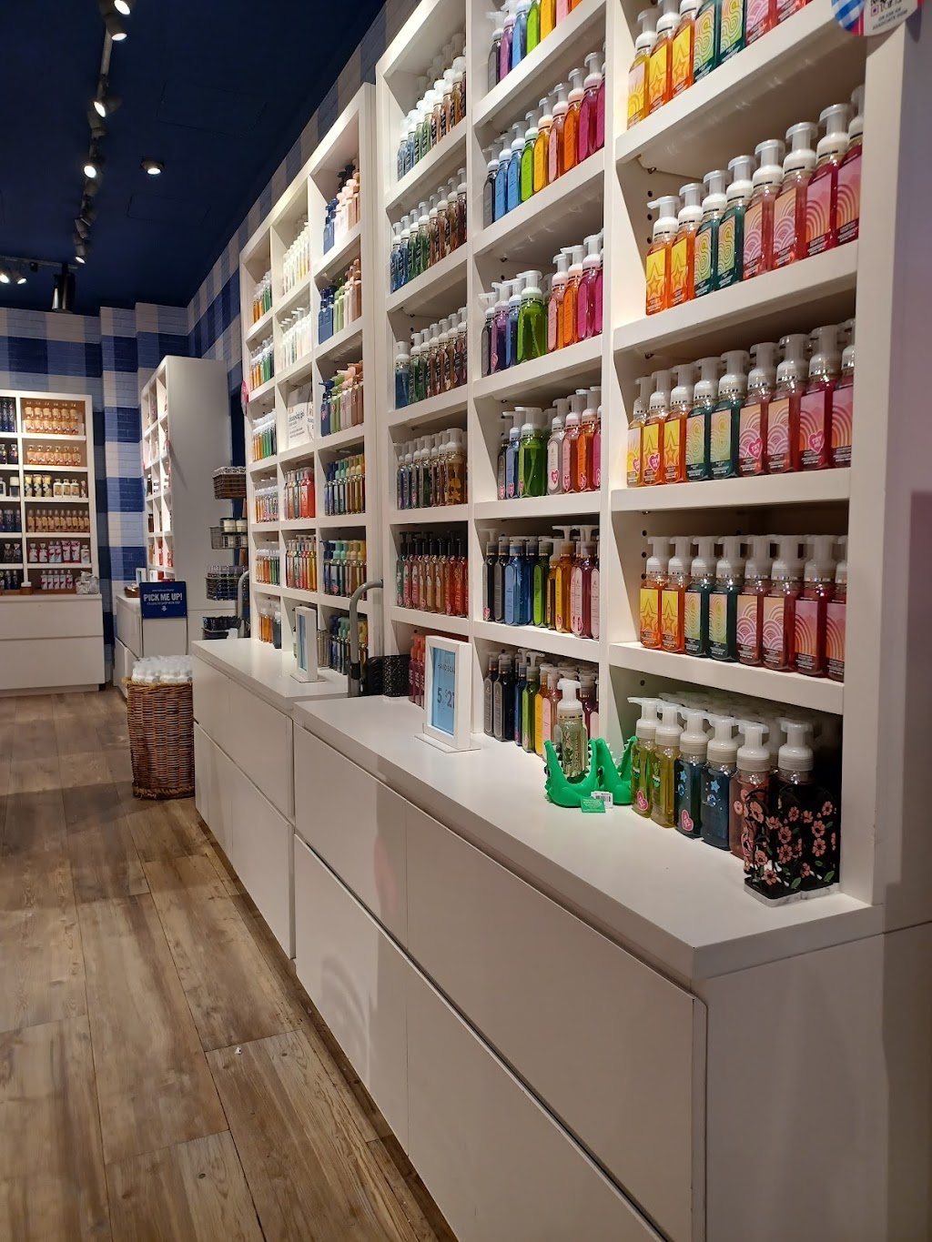 Bath & Body Works | 1606 Highwoods Blvd, Greensboro, NC 27410, USA | Phone: (336) 294-5670