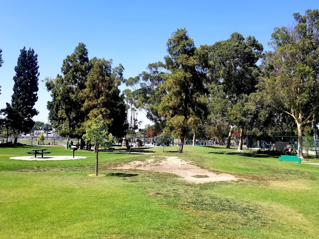 Salt Lake Park | 3401 E Florence Ave, Huntington Park, CA 90255, USA | Phone: (323) 584-6218