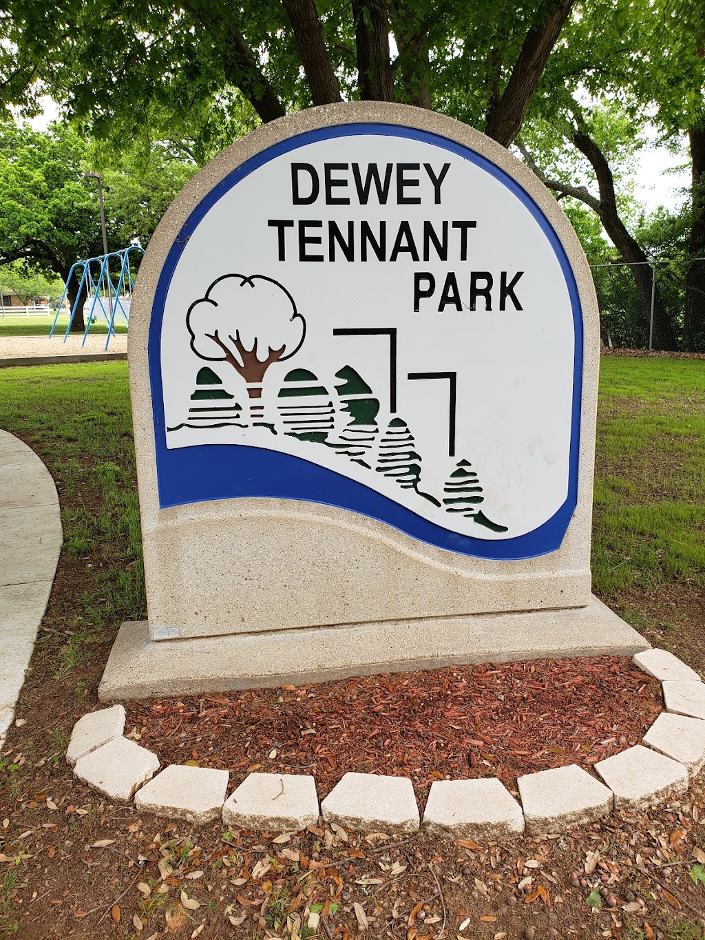 Dewey Tennant Park | 901 Monterrey St, Bedford, TX 76022, USA | Phone: (817) 952-2300