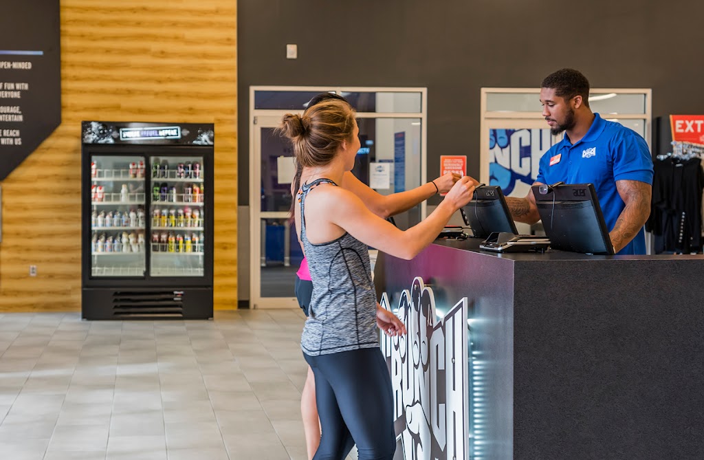 Crunch Fitness - Riverview | 10615 Big Bend Rd, Riverview, FL 33579, USA | Phone: (813) 488-1118