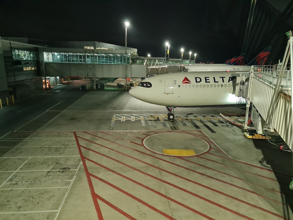 Delta Airlines | John F. Kennedy International Airport, Terminal 4, Queens, NY 11430, USA | Phone: (800) 221-1212