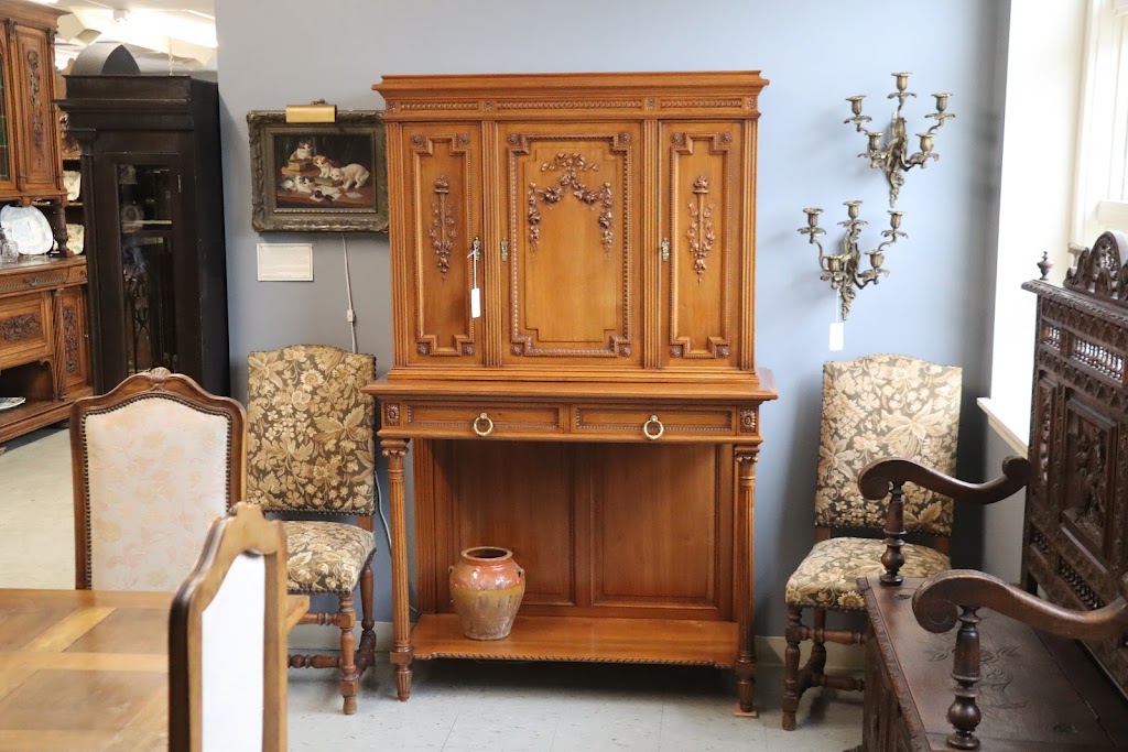 Schmidts Antiques Inc | 5138 W Michigan Ave, Ypsilanti, MI 48197, USA | Phone: (734) 434-2660