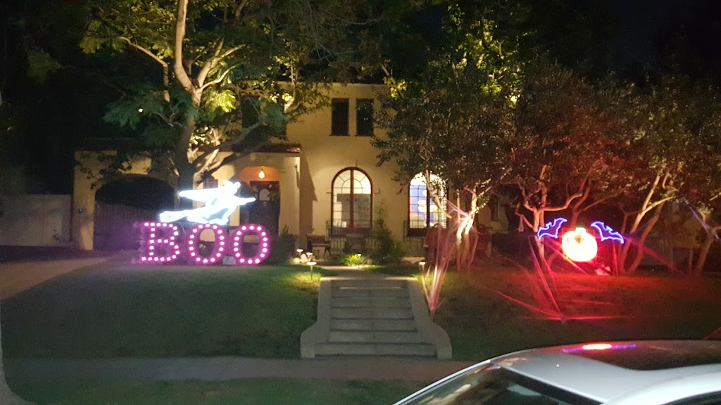 Robert Burns Park | 225 N Van Ness Ave, Los Angeles, CA 90004, USA | Phone: (213) 485-4833