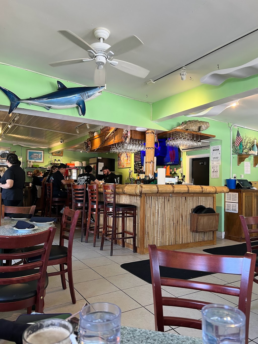 Lazy Lobster Seafood Restaurant | 102770 Overseas Hwy, Key Largo, FL 33037, USA | Phone: (305) 451-0565