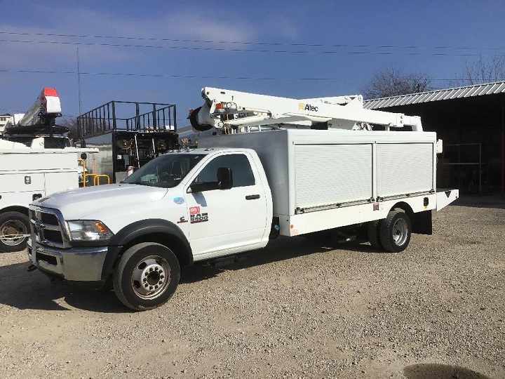 Bucket Trucks Online | 1706 N Stemmons Fwy, Lewisville, TX 75067, USA | Phone: (800) 867-9177