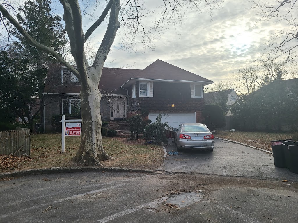 Leon Fruchtzweig 7111 162nd St, Queens, NY 11365