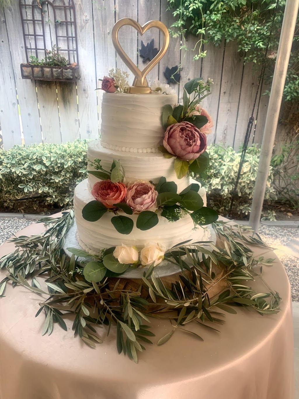 Elegant Cakes By Lida | 2513 Peppermint Dr, Modesto, CA 95355 | Phone: (209) 521-3270