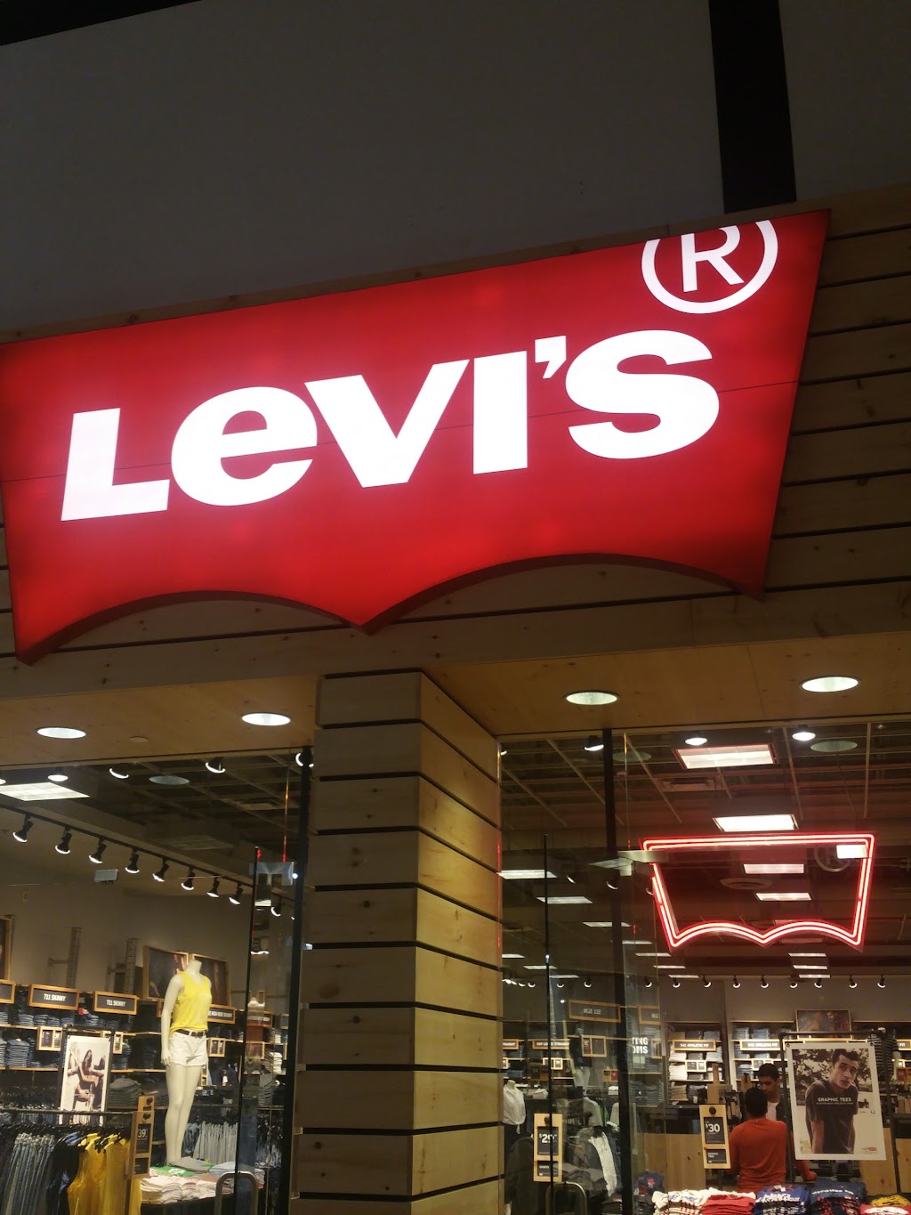 Levis Outlet Store | 5000 S Arizona Mills Cir SUITE- 196, Tempe, AZ 85282 | Phone: (480) 777-1192