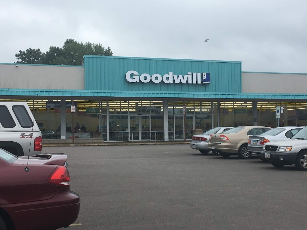 Goodwill Outlet | 570 E Waterloo Rd, Akron, OH 44319, USA | Phone: (330) 724-2389