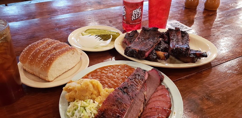 The Salt Lick BBQ | 18300 Farm to Market Rd 1826, Driftwood, TX 78619 | Phone: (512) 858-4959