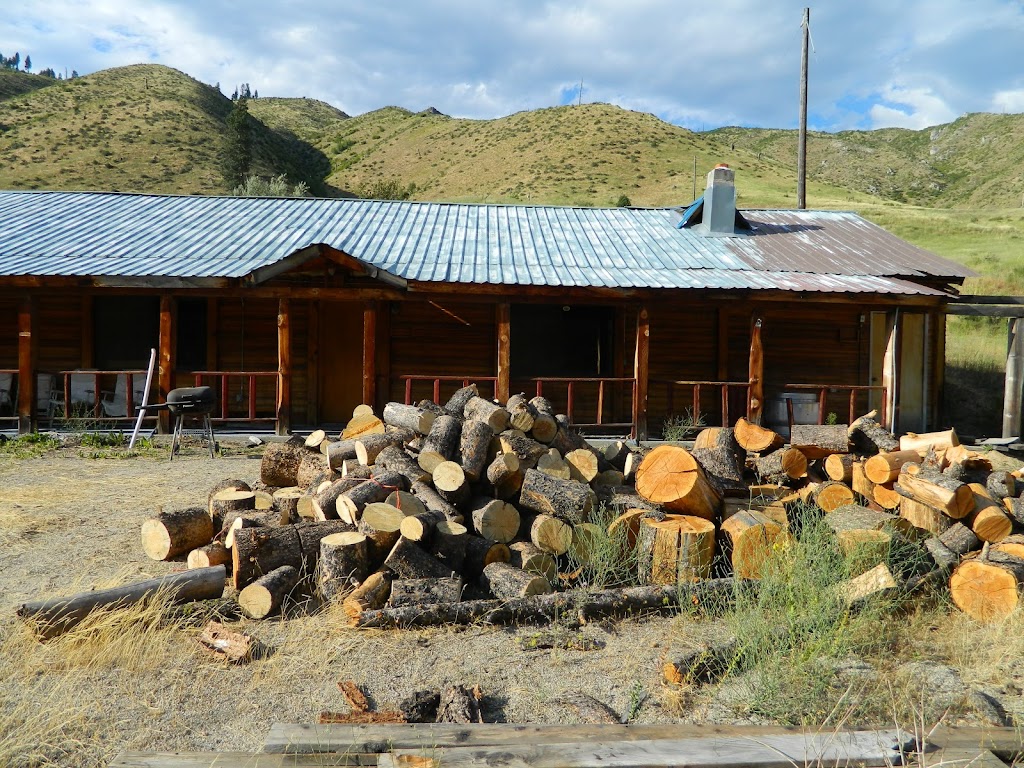 Lowman Inn | 7600 ID-21, Lowman, ID 83637, USA | Phone: (208) 259-3555