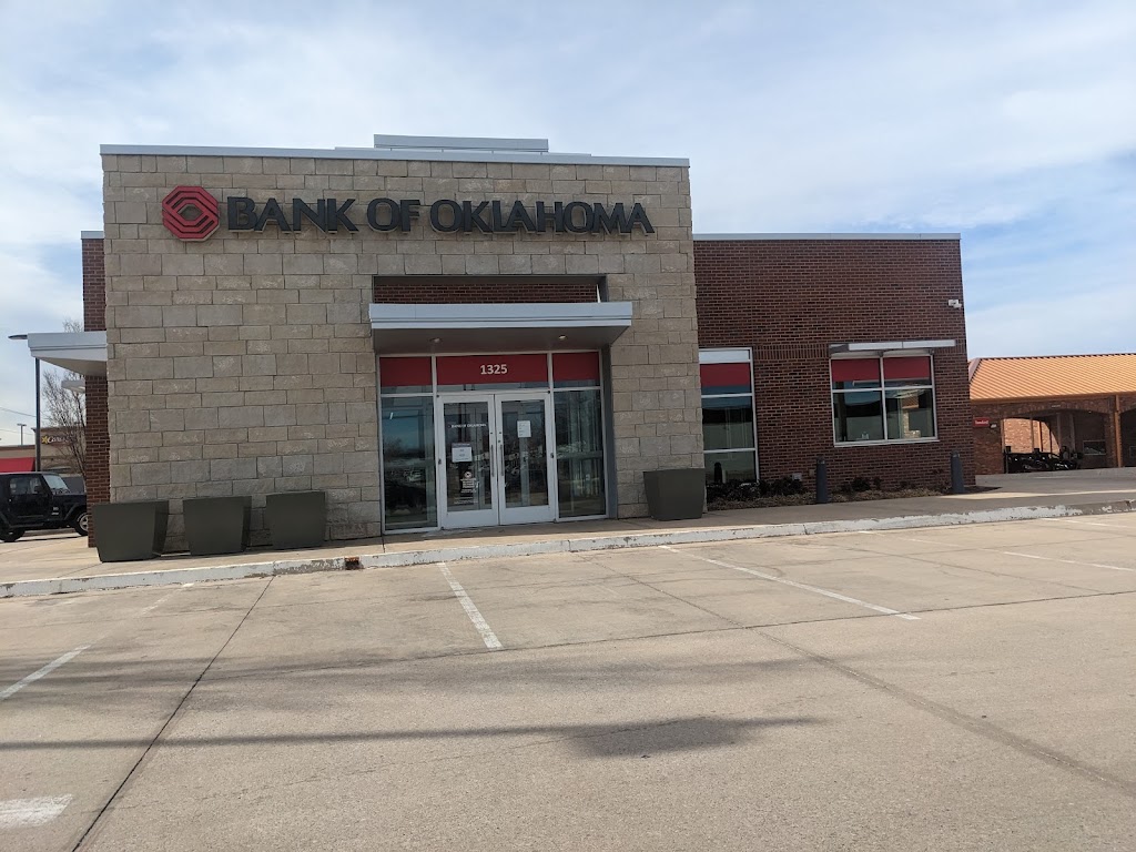 Bank of Oklahoma | 1325 N Kelly Ave, Edmond, OK 73003, USA | Phone: (405) 272-2044