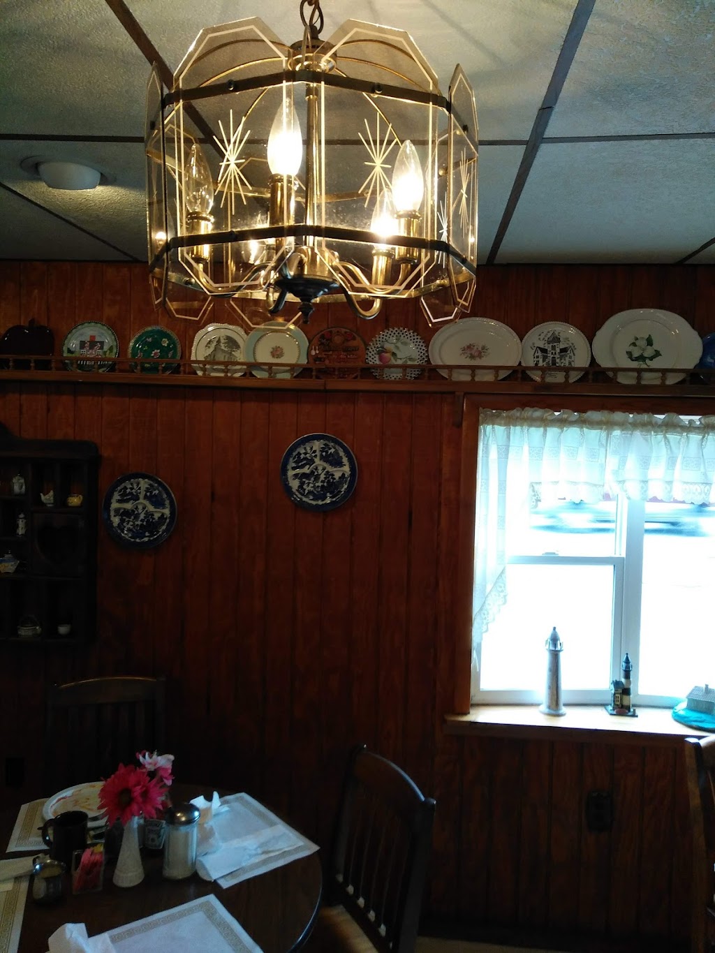 Lavernes Restaurant | 934 Jefferson Rd, Waynesburg, PA 15370, USA | Phone: (724) 883-2643