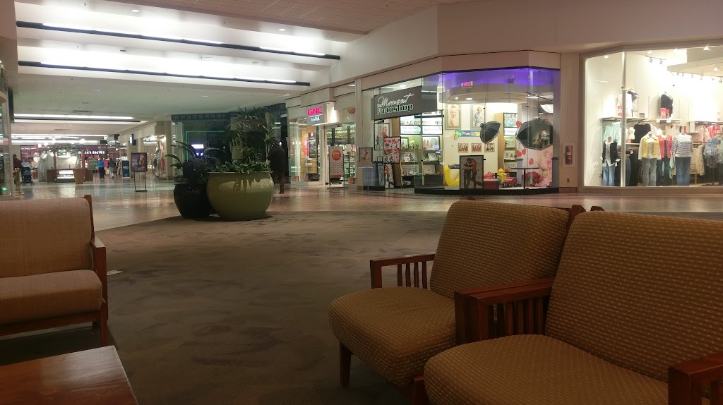 McKinley Mall | 3701 McKinley Pkwy, Buffalo, NY 14219, USA | Phone: (716) 427-1230