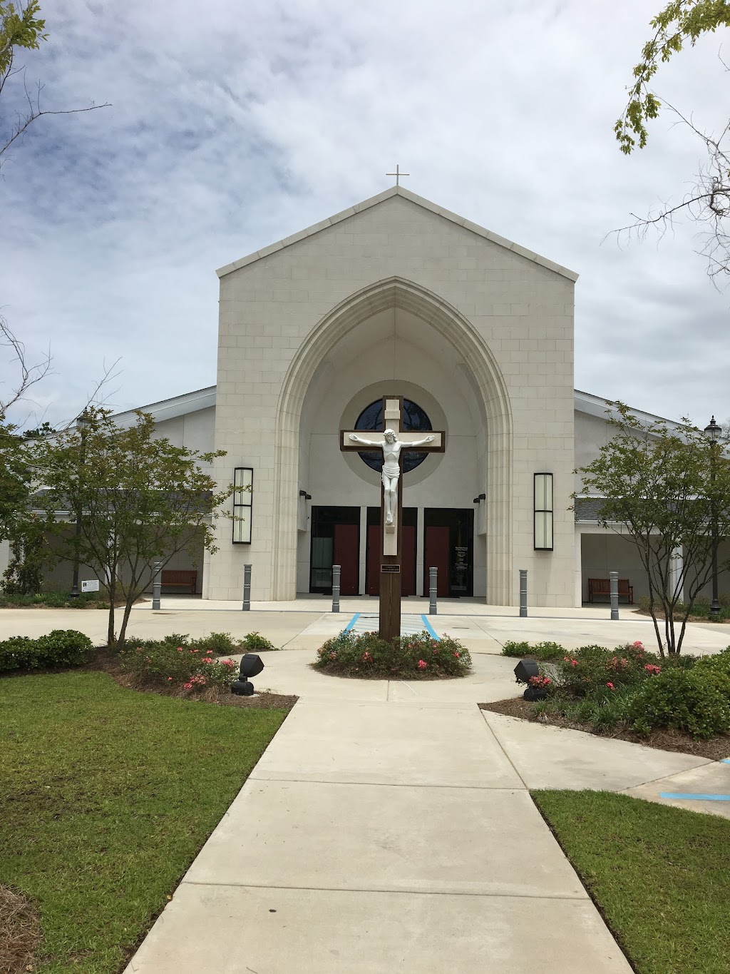 Most Holy Trinity Catholic Church | 501 Holy Trinity Dr, Mandeville, LA 70471, USA | Phone: (985) 892-0642