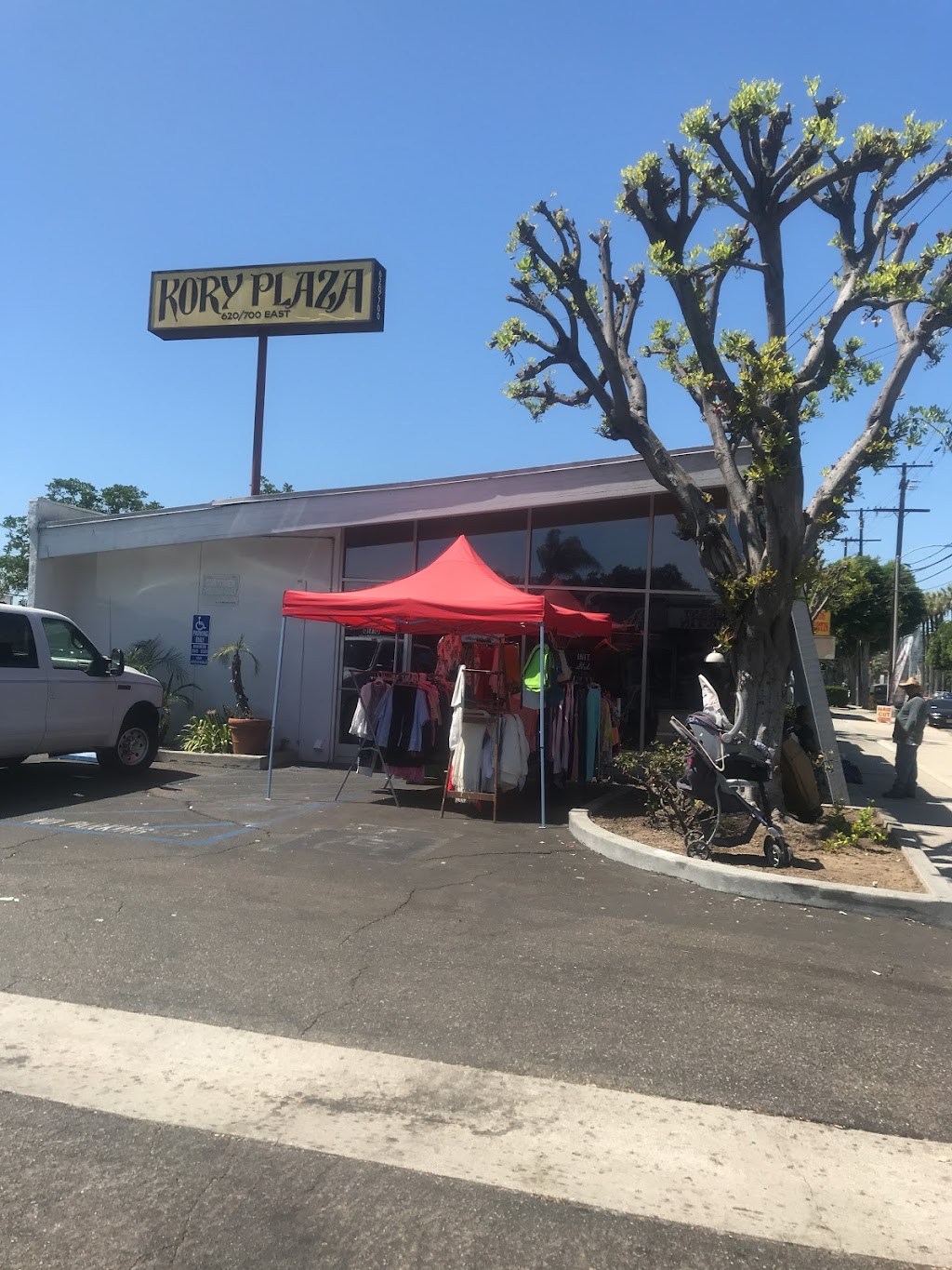 Thrifty store Infinite Boutique | 634-700 E Commonwealth Ave, Fullerton, CA 92831 | Phone: (714) 561-7798