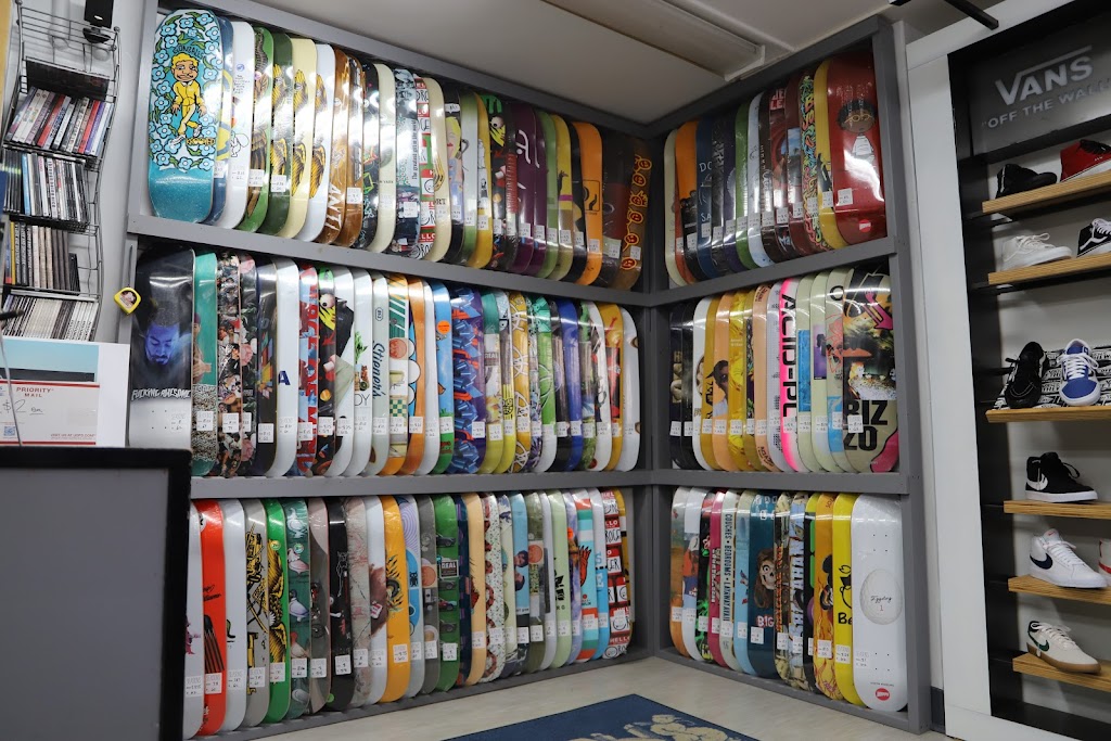 Seasons Skate Shop | 211 Lark St, Albany, NY 12210, USA | Phone: (518) 729-2685