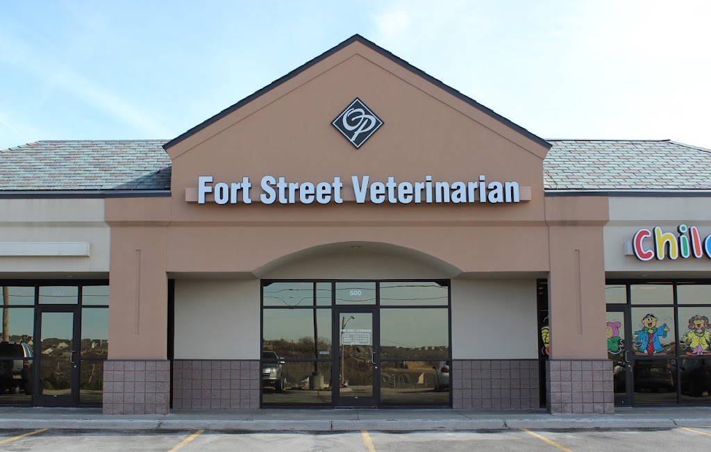 Fort Street Veterinarian | 14345 Fort St Suite 500, Omaha, NE 68164, USA | Phone: (402) 884-3383