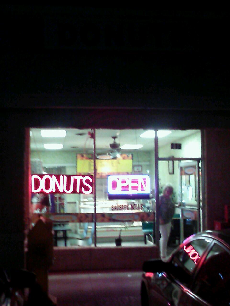 Donutland | 216 N Main St, Euless, TX 76039, USA | Phone: (817) 283-0445