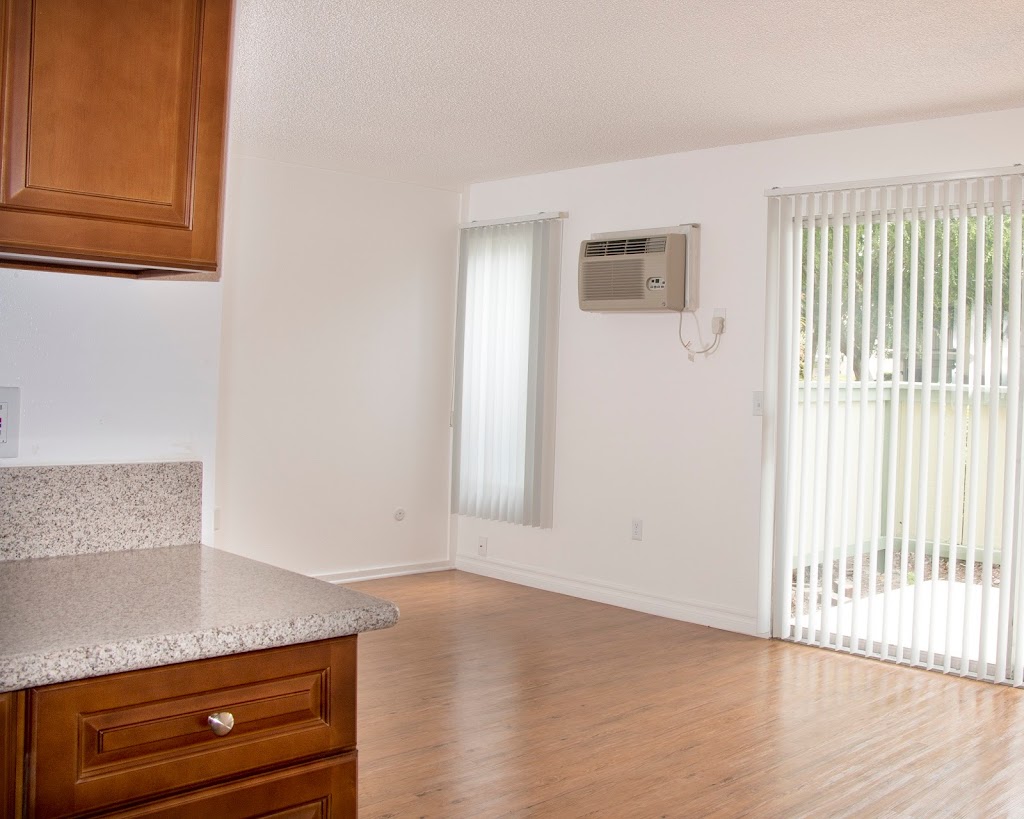 Orangewood Villa Apartments | 201 N Wayfield St, Orange, CA 92867, USA | Phone: (714) 633-7592