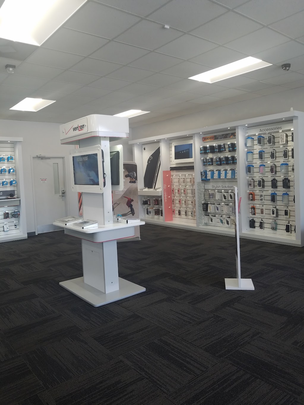 Verizon | 12221 Chattanooga Plz Ste 10, Midlothian, VA 23112, USA | Phone: (804) 744-3222