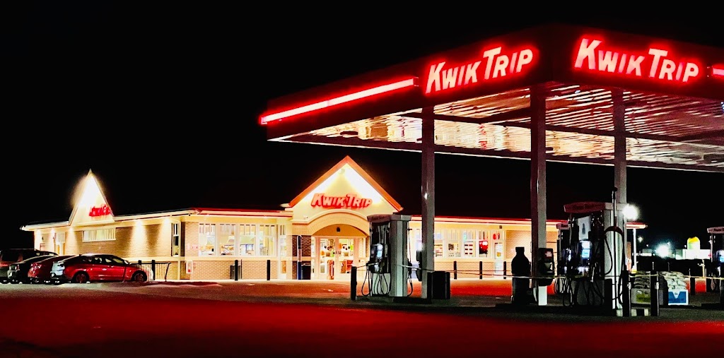 KWIK TRIP #1095 | 1700 Monroe Dr, Carver, MN 55315, USA | Phone: (952) 361-3602