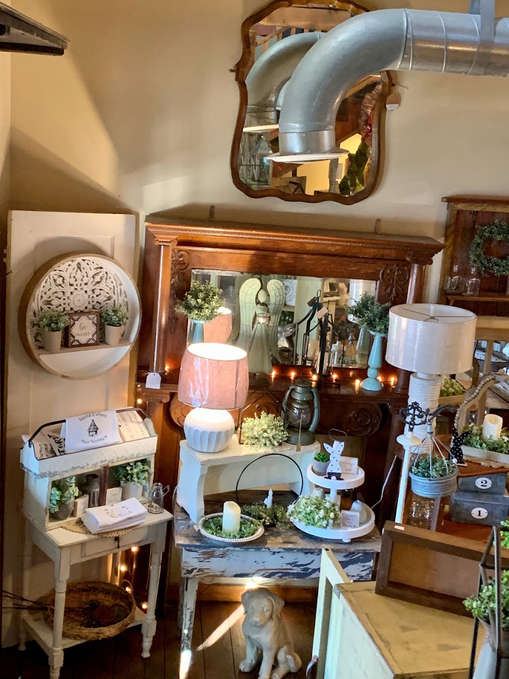 Vintage Charm | 613 W Madison Ave, Milton, WI 53563, USA | Phone: (608) 295-2520