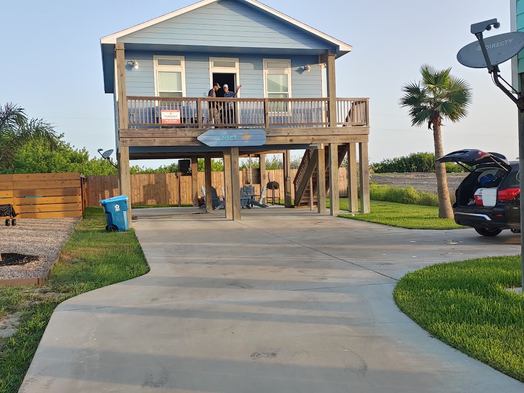 Port Aransas Escapes- Vacation Rentals | 1900 TX-361, Port Aransas, TX 78373 | Phone: (361) 356-4109