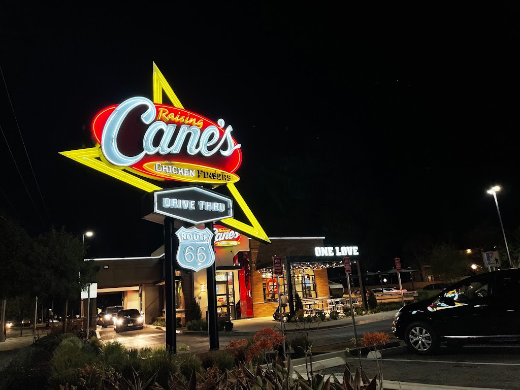 Raising Canes Chicken Fingers | 855 E Alosta Ave, Azusa, CA 91702, USA | Phone: (626) 633-0069